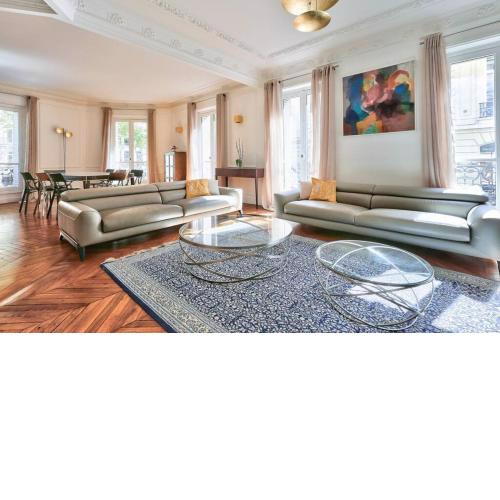Gorgeous apartment next to the Champs-Elysées