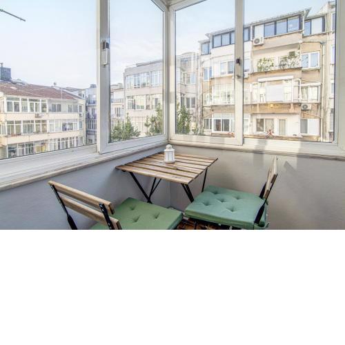 Gorgeous Flat with Lovely Balcony in Nisantasi