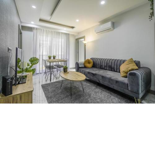 Gorgeous Hideaway with Balcony 10 min to Beach