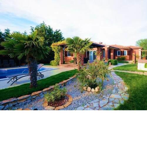 Gorgeous Holiday Home in Kaštelir with Private Pool