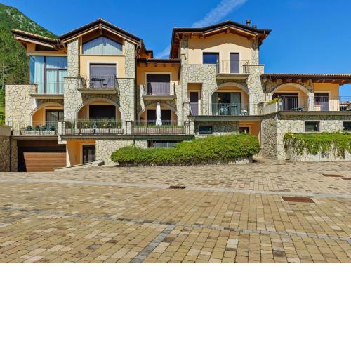 Gorgeous Holiday Home in Scanno with Garden