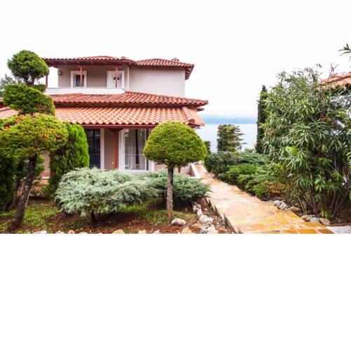 Gorgeous Residence With Fireplace Close To Beach