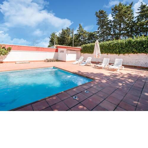 Gorgeous Villa in Chiclana de la Frontera with Pool