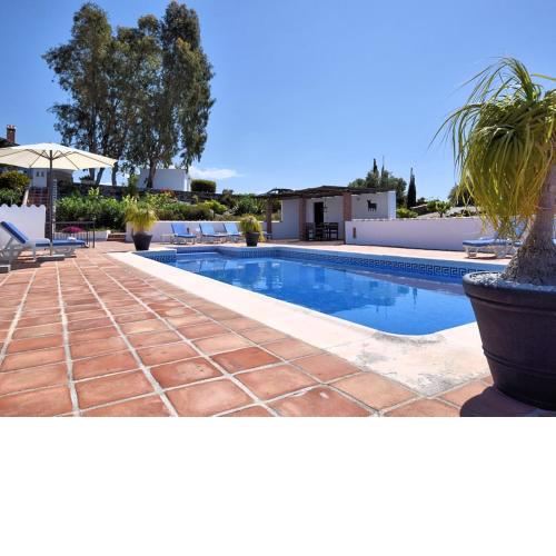 Gorgeous Villa in Sayalonga Costa del Sol with Swimming Pool