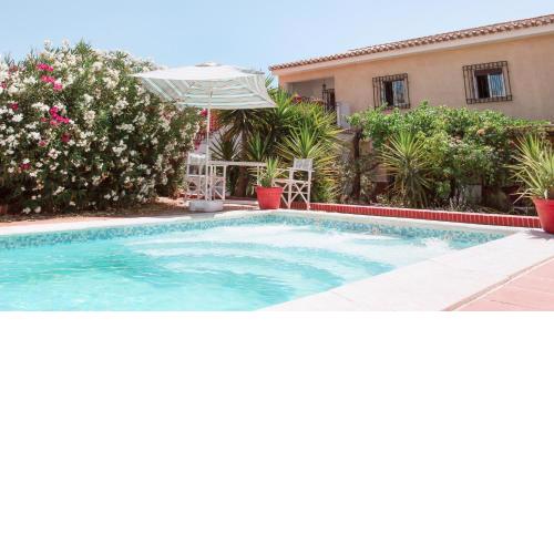 Gorgeous Villa Sleeps 11 Private Pool and Garden
