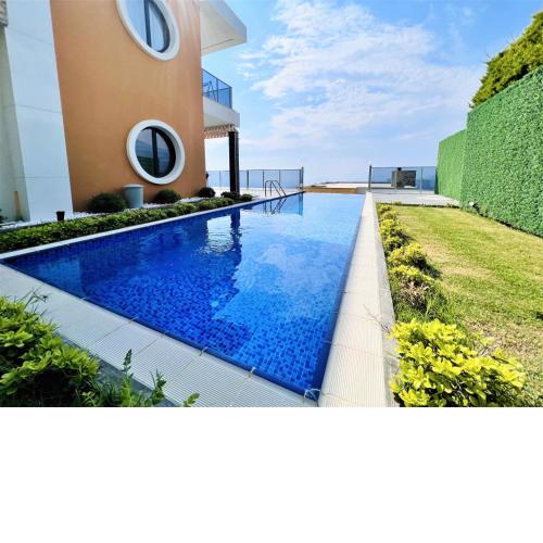 Gorgeous Villa with Private Pool and Terrace Surrounded by Nature in Alanya
