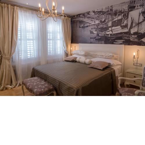 Gothic Palace - Luxury Rooms