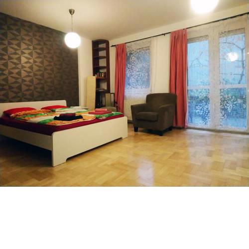 Gozsdu Apartment with Garden