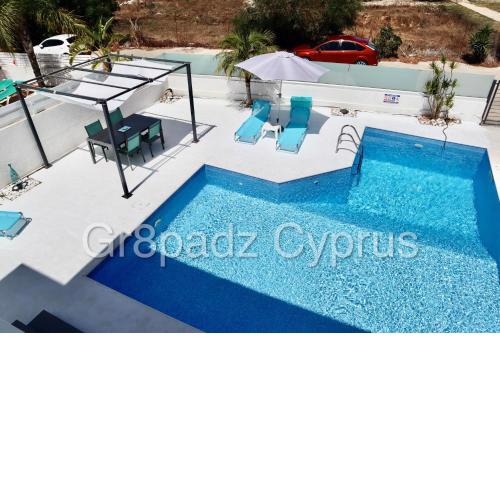 Gr8padz Bay Villa