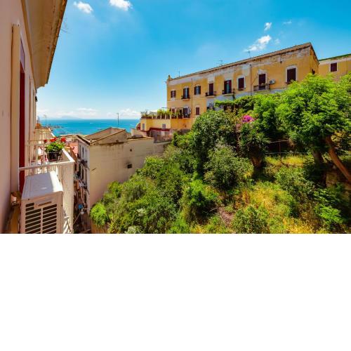 Gradoni - Panoramic flat on the steps by Napoliapartments