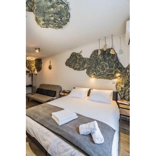 GraffitiSuites#Stone