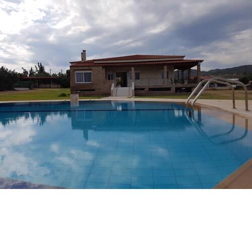Grand Blue Villa - Families only