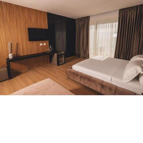 Grand Mirage