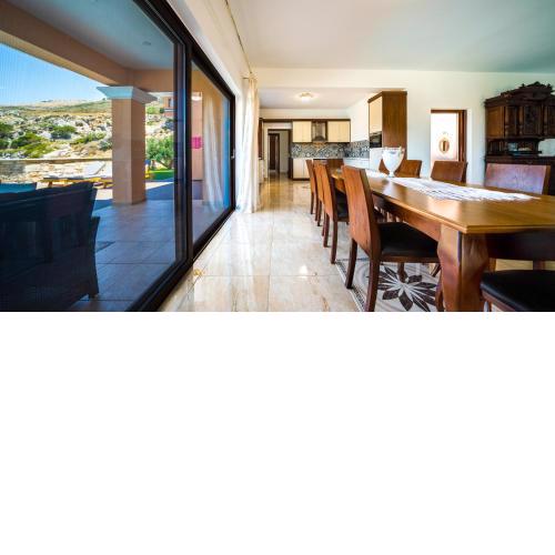 Grand Olympia,Luxury, spacious indoor&outdoor area