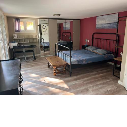 Grande Chambre à louer à Trélex avec entrée indépendante