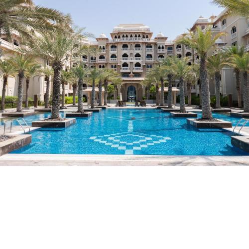 Grandeur Resort on Palm I Close to Zaabeel Hotel I Private Beach and Pool