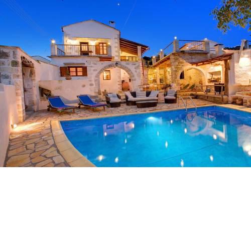 Grape Cottage Heated Pool