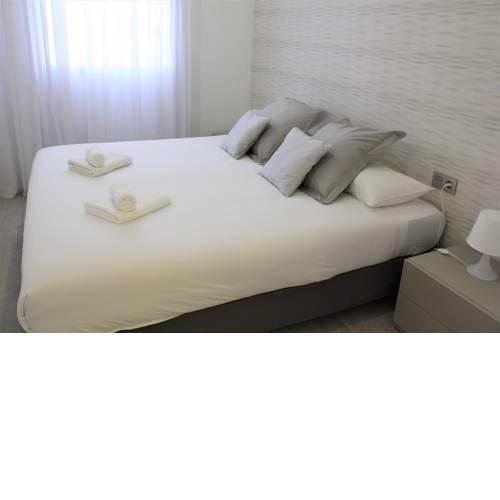 Great 2 bd apartment with amazing terrace