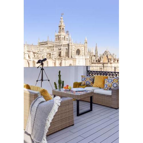 Great and Modern attic with pool at the Cathedral