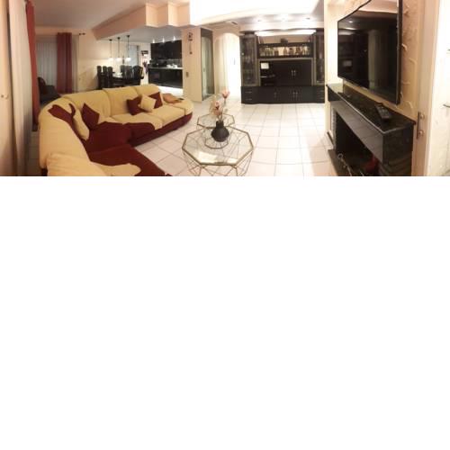 Great apartment directly at Athens beach riviera