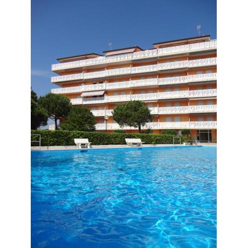 Great Apartment With Swimming Pool - Fantastic Location