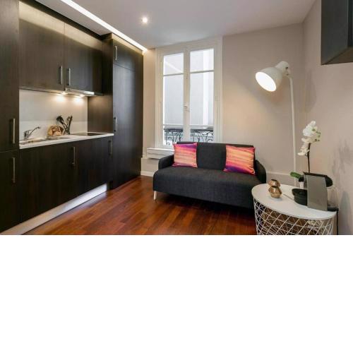 Great sized studio next to Invalides