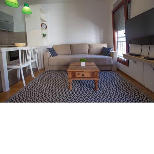 Green Apartmen Bar