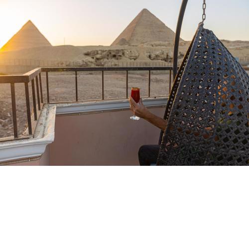 Grensha Pyramids inn