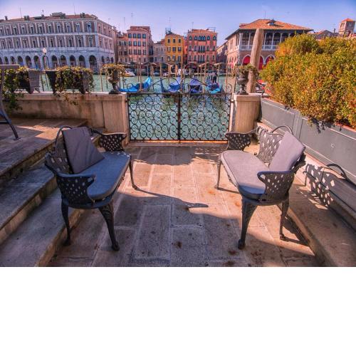 Grimaldi Apartments Hermitage Canal Grande view
