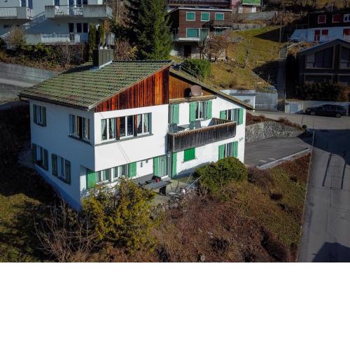 Grosse Ferienwohnung am Sonnenhang mit 3 Schlafzimmer und Sicht auf Titlis