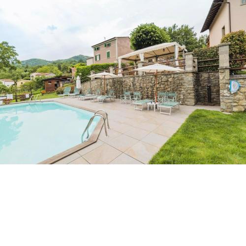 Grosse Ferienwohnung mit privater Terrasse, Pool, Grillplatz, ruhig gelegen