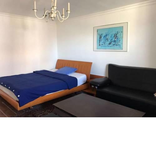 Grosses Zimmer beim Bad