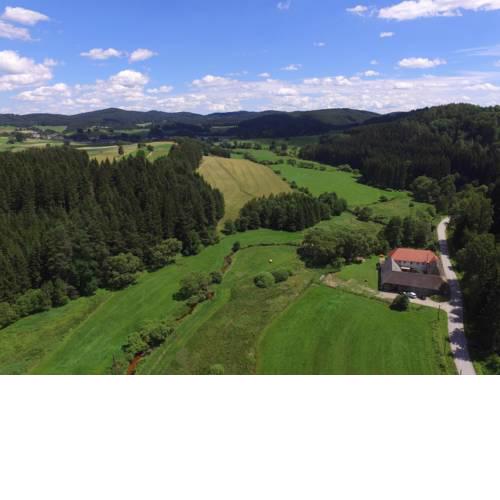Grüne Wiese - Gäste-Minibungalow in der Edermühle