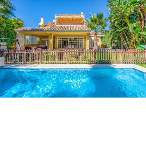 Guadalmina Villa Sleeps 9 with Pool and WiFi