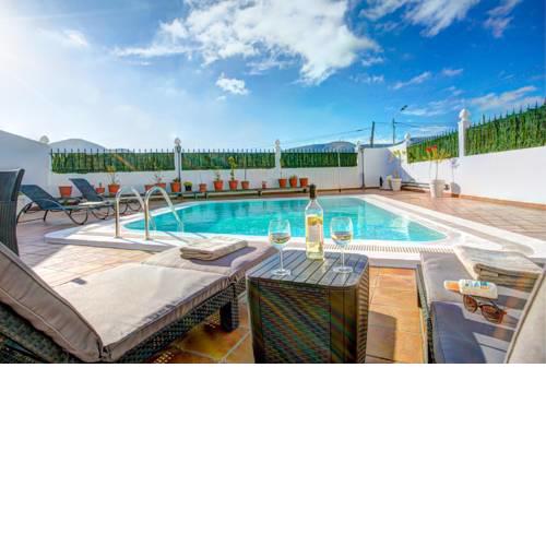 Guatiza Villa Sleeps 4 Pool WiFi