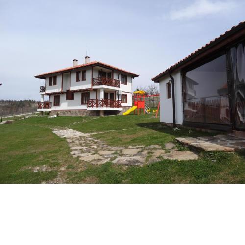 Guest House Ivanini Houses