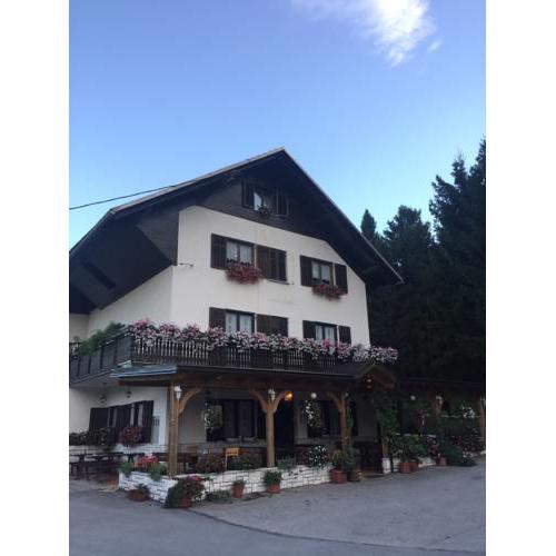 Guest House Kmečki Hram