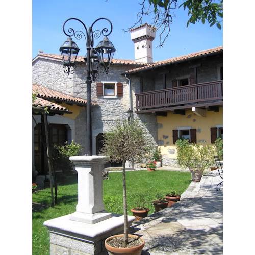Guesthouse Domacija Sajna