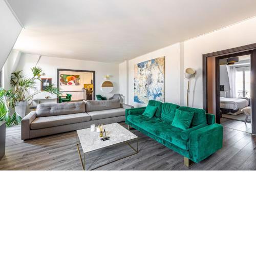 GuestReady - A touch of emerald with Eiffel view