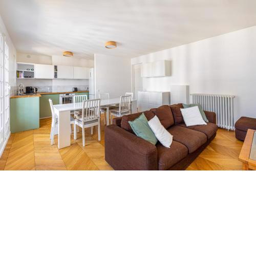 GuestReady - Amazing Family home with a balcony