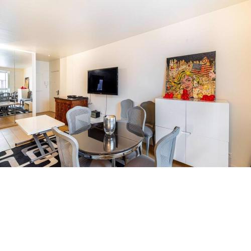 GuestReady - Artful Abode in Paris Heart