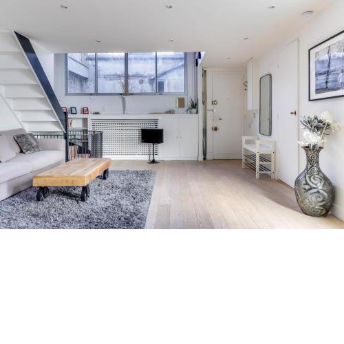 GuestReady - Eiffel Tower View Terrace Apartment