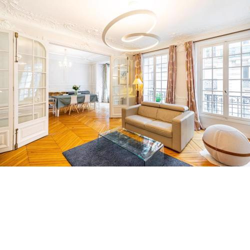 GuestReady - Parisian delight near Arc de Triomphe