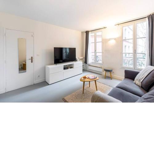 GuestReady - Patriotic white near Louvre