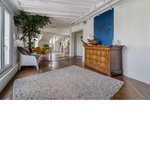 GuestReady - Superb Duplex Apt with Terrace near Passage Brady