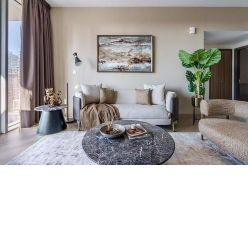 GuestReady - Urban Lux Rooftop Pool Dubai Frame