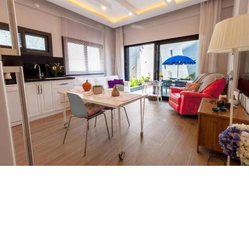 Güllük'te Şık ve Tertemiz Tatil Evi