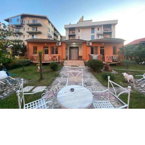 Guroal Holiday House