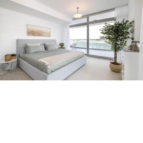 Hashtag Holiday Home - Luxury 2BDR Apartment on The Palm Azure Residences