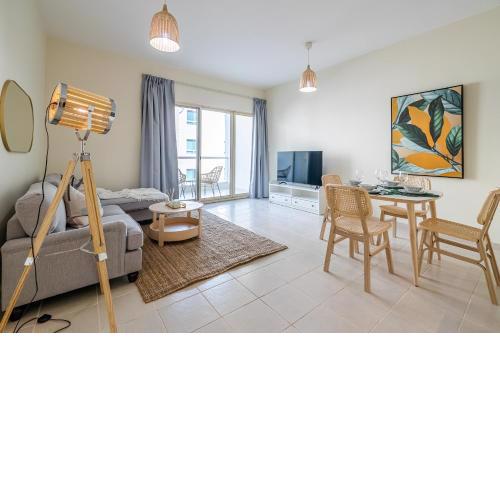 Hashtag Holiday Home - Stylish 1 Bedroom apartment in The Greens